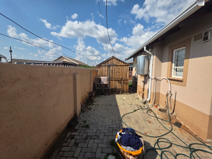 2 Bedroom Property for Sale in Roodepan Northern Cape